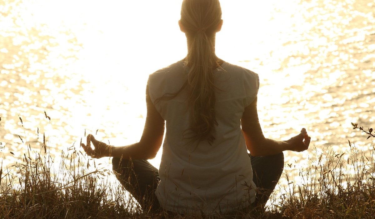 Mindful Walking Techniques for Busy Weekdays